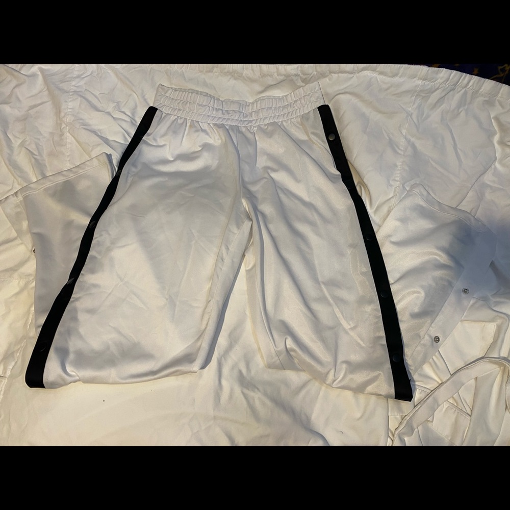 Snappy pants ! - Picture 3 of 3
